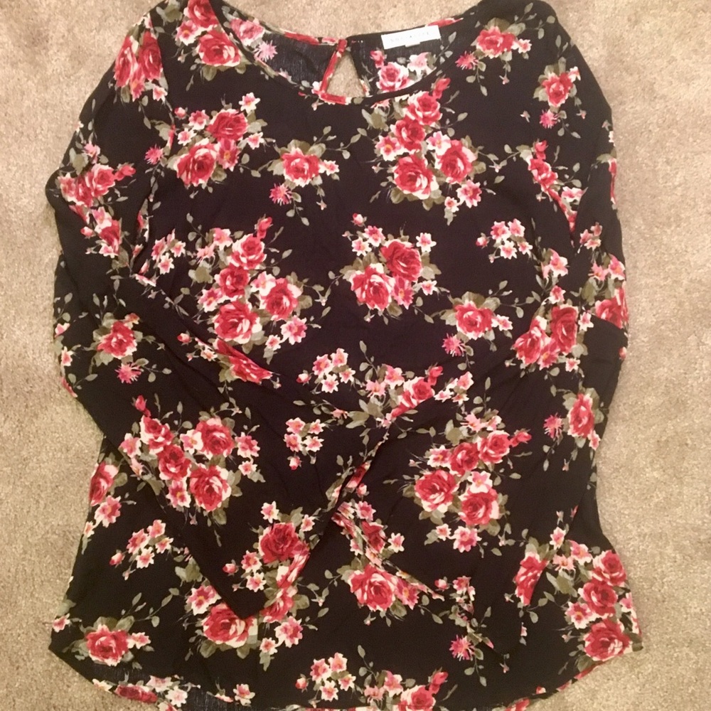 Socialite Rose Pattern Top with Bell Sleeves - Picture 2 of 6